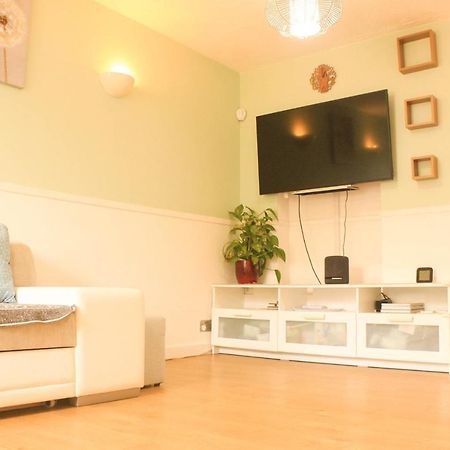 Welcome Home Twin Bedroom Near Heathrow Airport, London Yiewsley Bagian luar foto