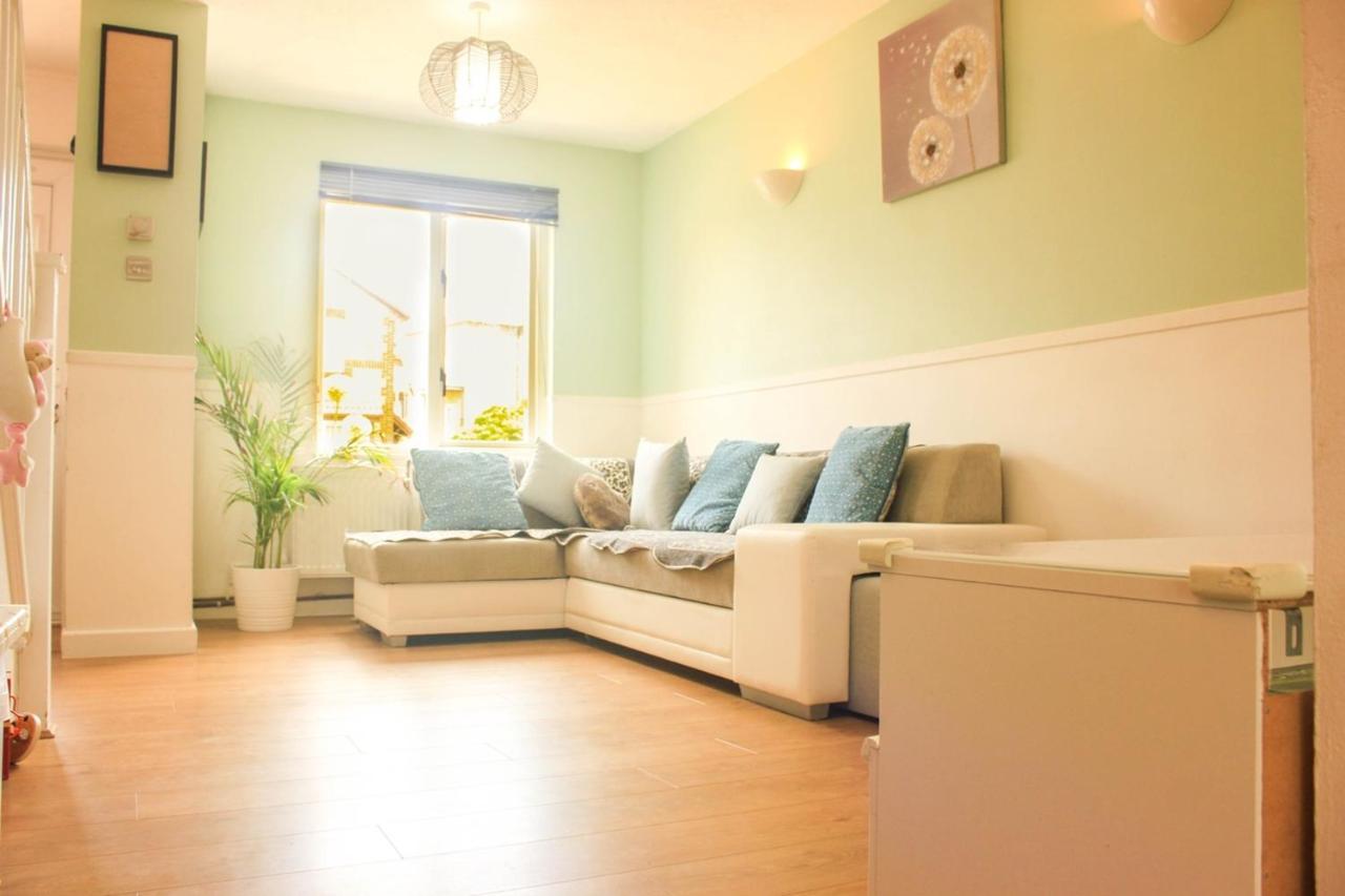 Welcome Home Twin Bedroom Near Heathrow Airport, London Yiewsley Bagian luar foto