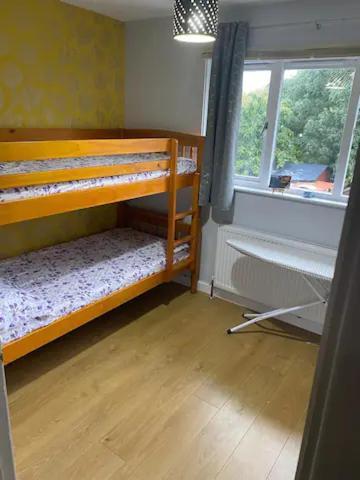 Welcome Home Twin Bedroom Near Heathrow Airport, London Yiewsley Bagian luar foto