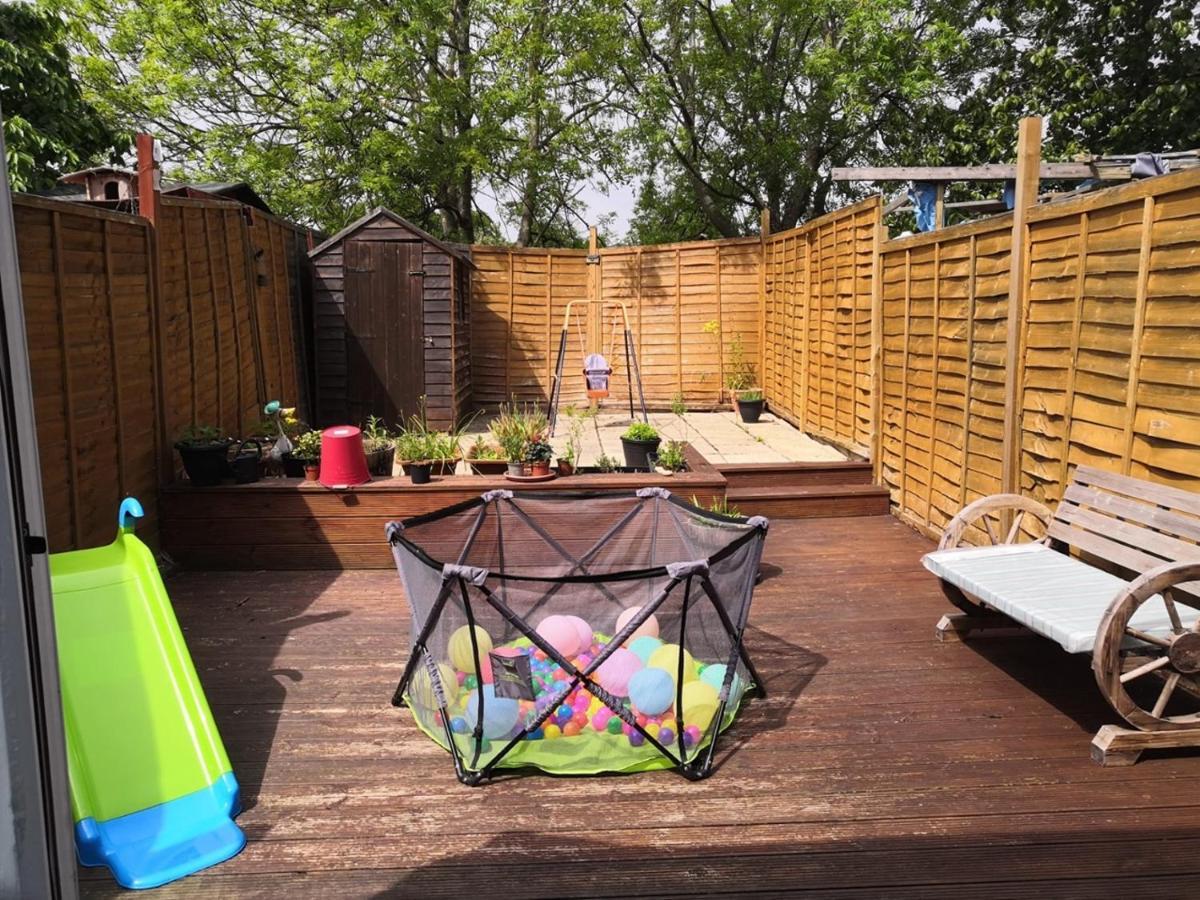 Welcome Home Twin Bedroom Near Heathrow Airport, London Yiewsley Bagian luar foto