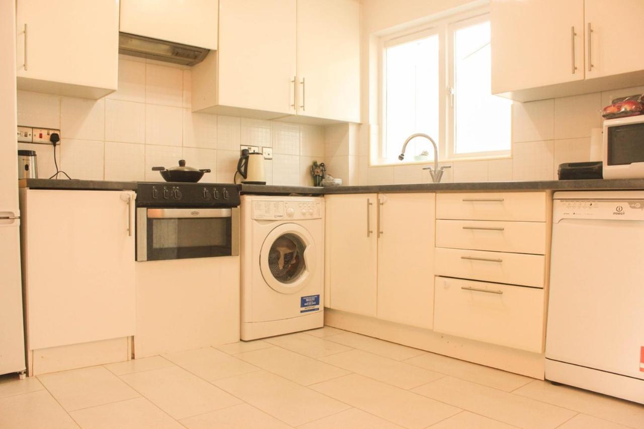 Welcome Home Twin Bedroom Near Heathrow Airport, London Yiewsley Bagian luar foto