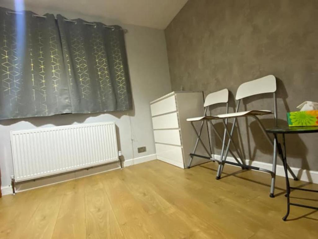 Welcome Home Twin Bedroom Near Heathrow Airport, London Yiewsley Bagian luar foto